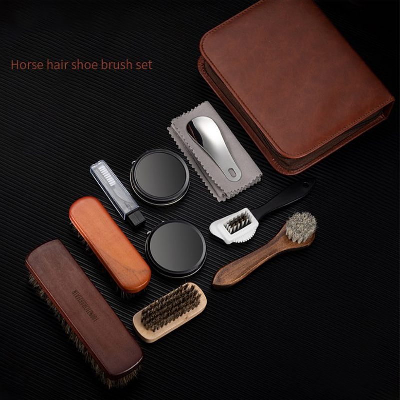 Set di spazzole per scarpe in  - Sneaker Care Kit recensione e prezzo